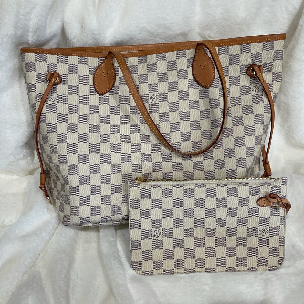 Beautiful Neverfull MM. Authentic with dealer receipt.